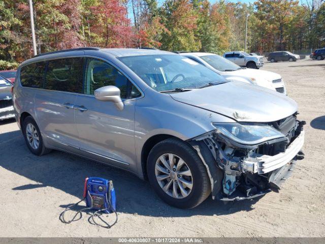  Salvage Chrysler Pacifica