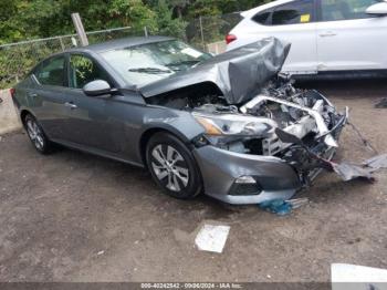  Salvage Nissan Altima