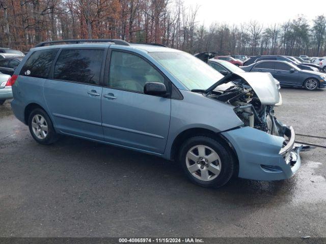  Salvage Toyota Sienna