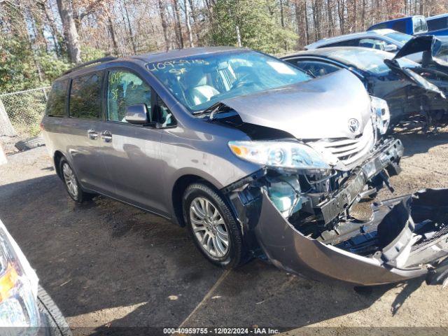  Salvage Toyota Sienna