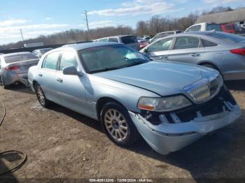  Salvage Lincoln Towncar