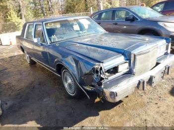  Salvage Lincoln Towncar