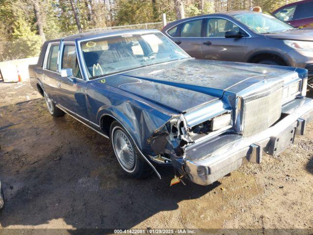  Salvage Lincoln Towncar