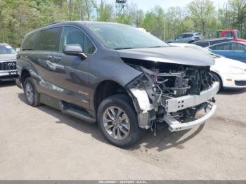  Salvage Toyota Sienna