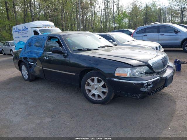 Salvage Lincoln Towncar