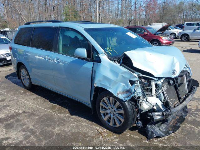  Salvage Toyota Sienna