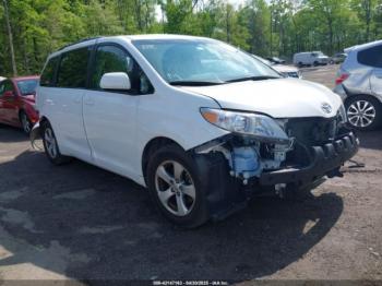  Salvage Toyota Sienna