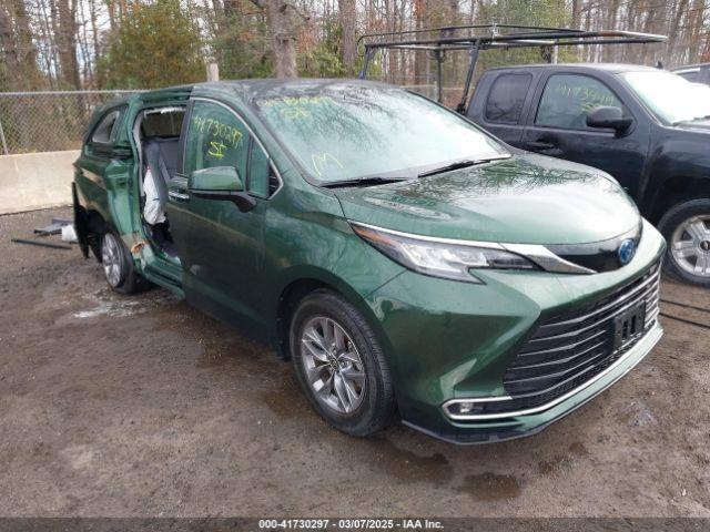  Salvage Toyota Sienna