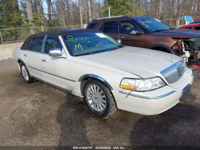  Salvage Lincoln Towncar
