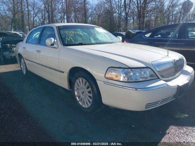  Salvage Lincoln Towncar
