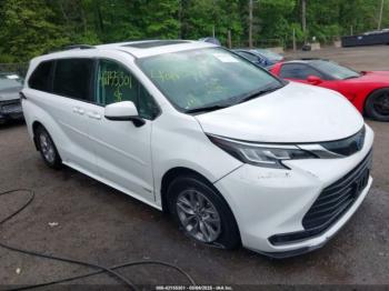  Salvage Toyota Sienna