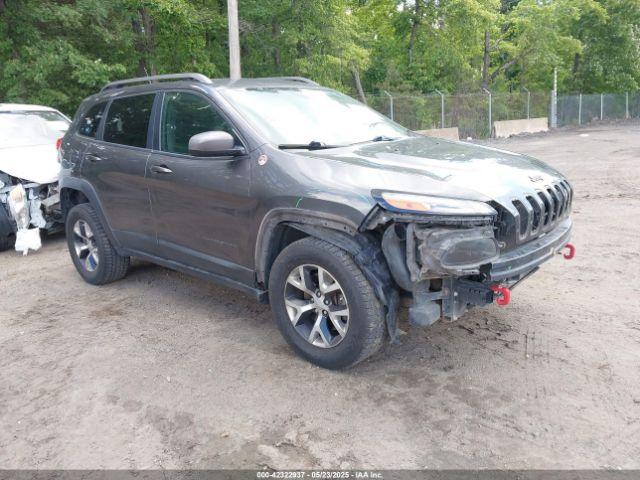  Salvage Jeep Cherokee