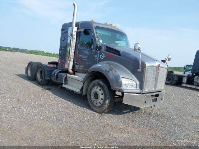  Salvage Kenworth T880