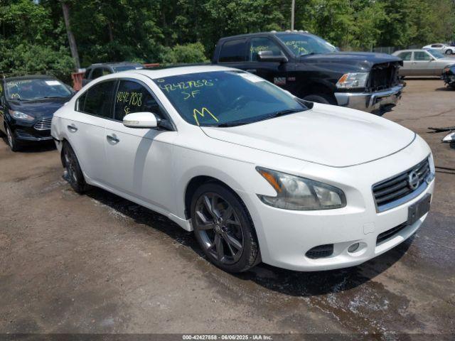  Salvage Nissan Maxima