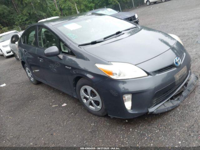  Salvage Toyota Prius