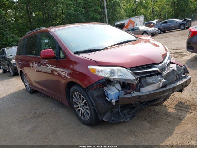  Salvage Toyota Sienna