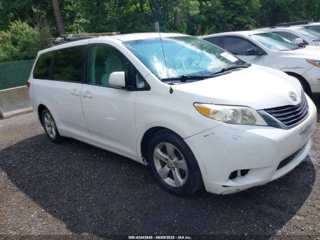  Salvage Toyota Sienna