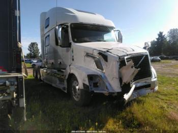  Salvage Volvo Vnl