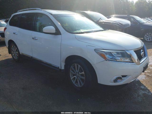  Salvage Nissan Pathfinder
