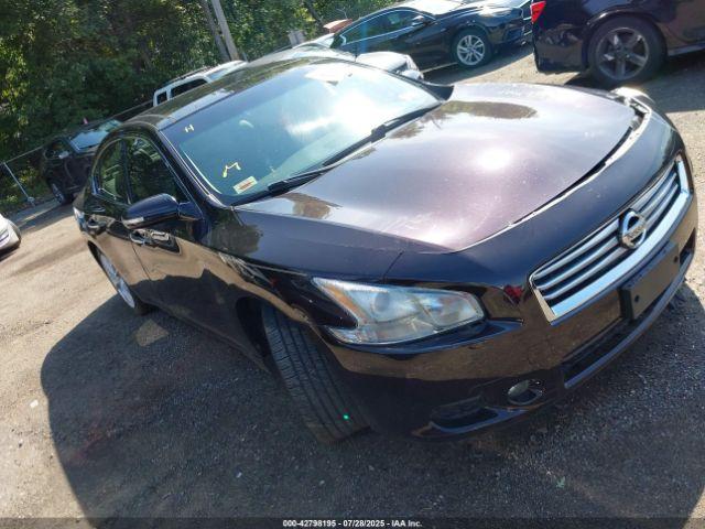  Salvage Nissan Maxima