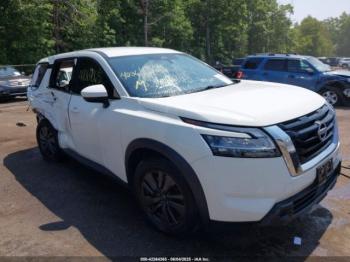  Salvage Nissan Pathfinder