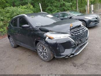  Salvage Nissan Kicks