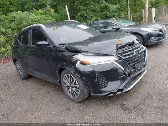  Salvage Nissan Kicks