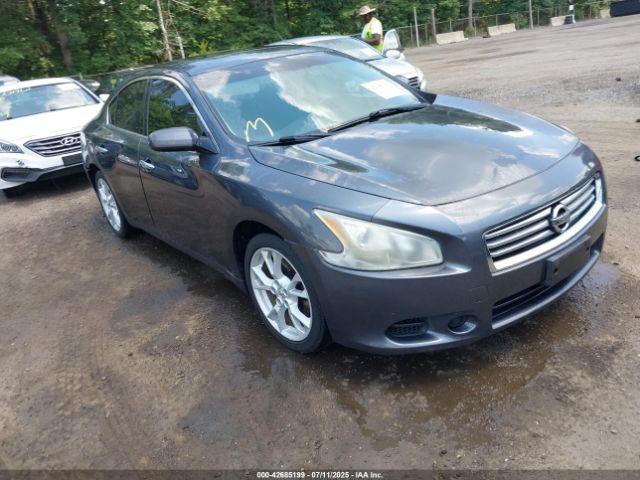  Salvage Nissan Maxima