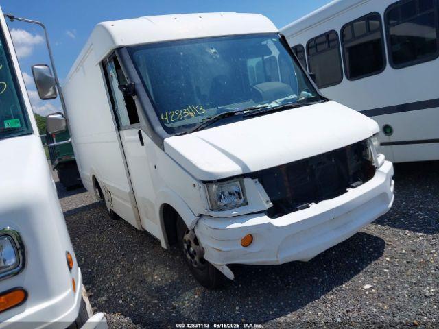  Salvage Isuzu Commercial Van