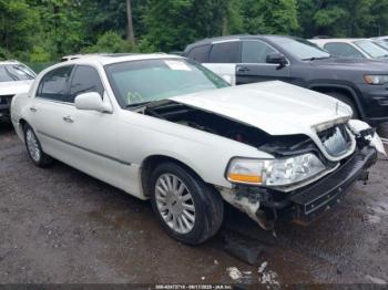  Salvage Lincoln Towncar