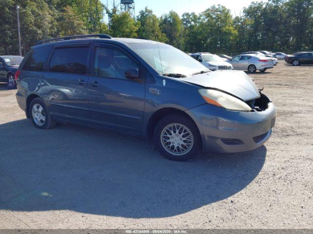  Salvage Toyota Sienna
