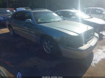  Salvage Lincoln Towncar