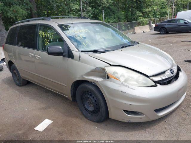  Salvage Toyota Sienna