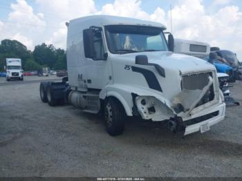  Salvage Volvo Vn