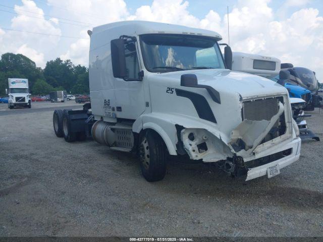  Salvage Volvo Vn