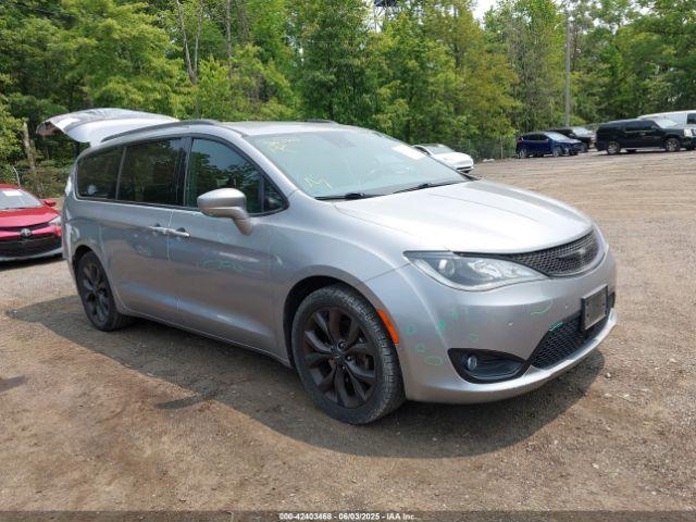  Salvage Chrysler Pacifica