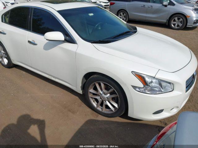 Salvage Nissan Maxima