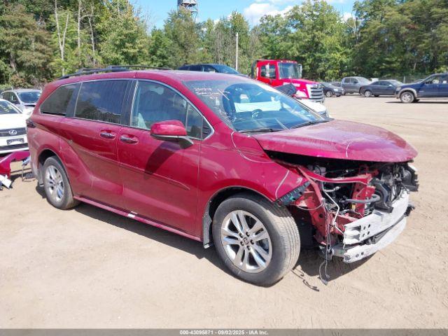  Salvage Toyota Sienna