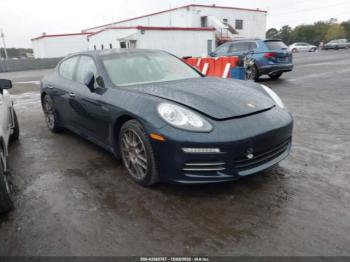 Salvage Porsche Panamera