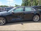 Chrysler 300 Limited Image 14