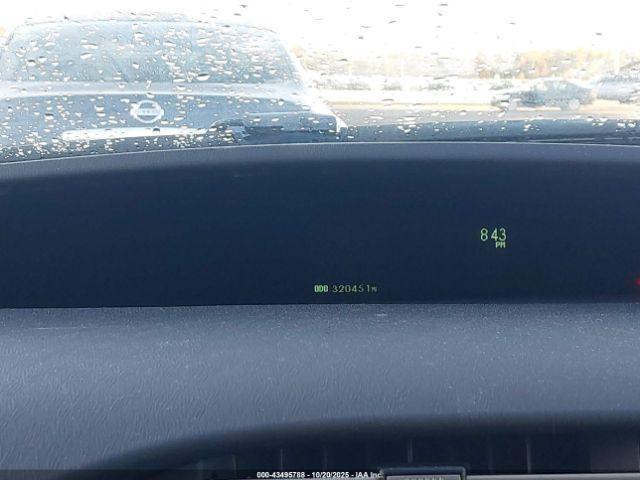 Toyota Prius Two Image 5