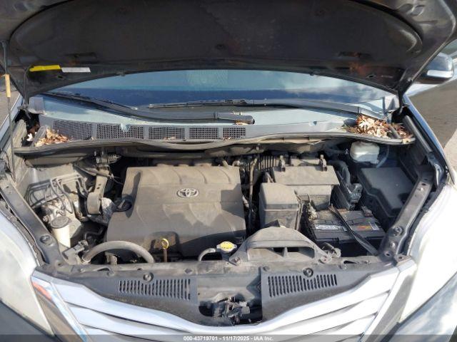 Toyota Sienna Limited 7 Passenger Image 9