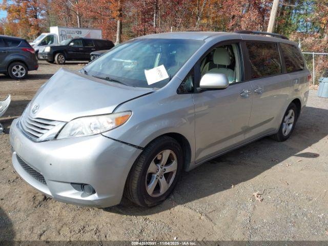 Toyota Sienna Le 8 Passenger Image 2