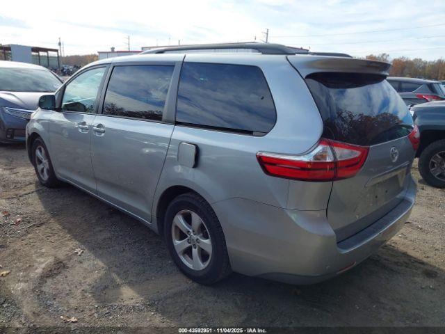 Toyota Sienna Le 8 Passenger Image 5