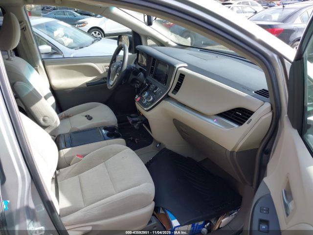 Toyota Sienna Le 8 Passenger Image 3
