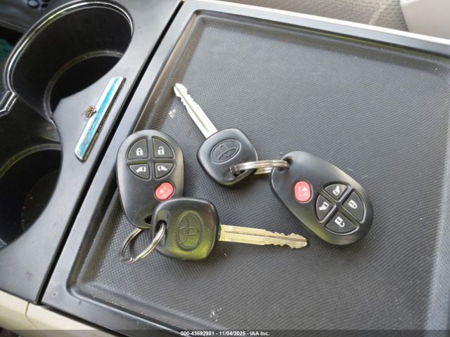 Toyota Sienna Le 8 Passenger Image 7