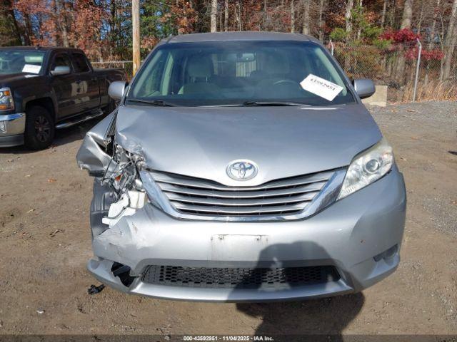 Toyota Sienna Le 8 Passenger Image 15