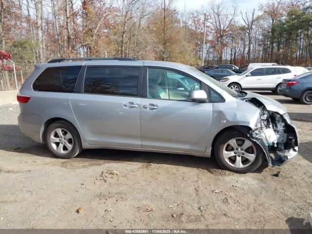 Toyota Sienna Le 8 Passenger Image 16