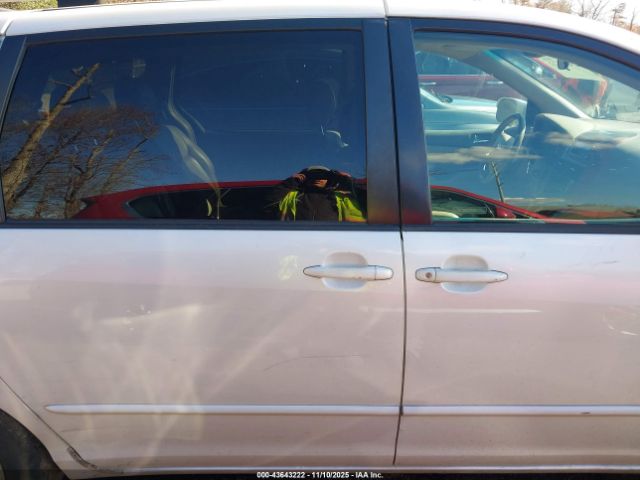 Toyota Sienna Xle Image 5