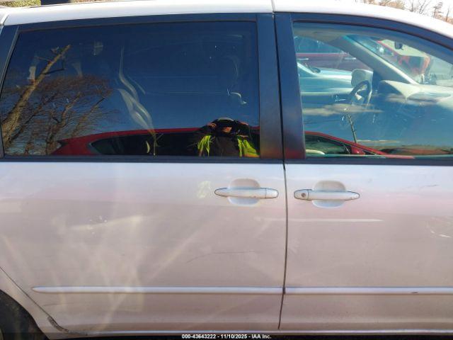 Toyota Sienna Xle Image 5